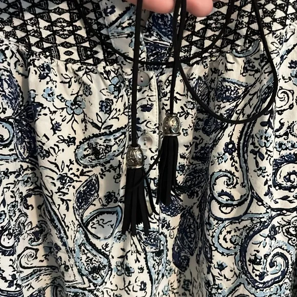 DR2 Loose Fit Blue and White Paisley Blouse 💚 - Picture 10 of 12